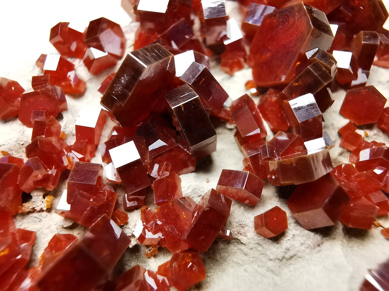 A showcase of the mineral Vandinite.